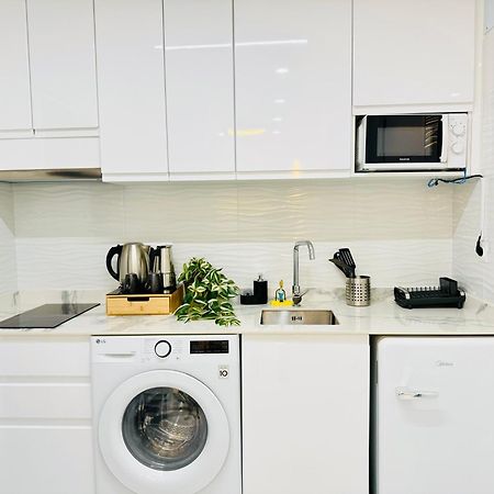 A Y A Apartamento Fuenlabrada Exterior photo